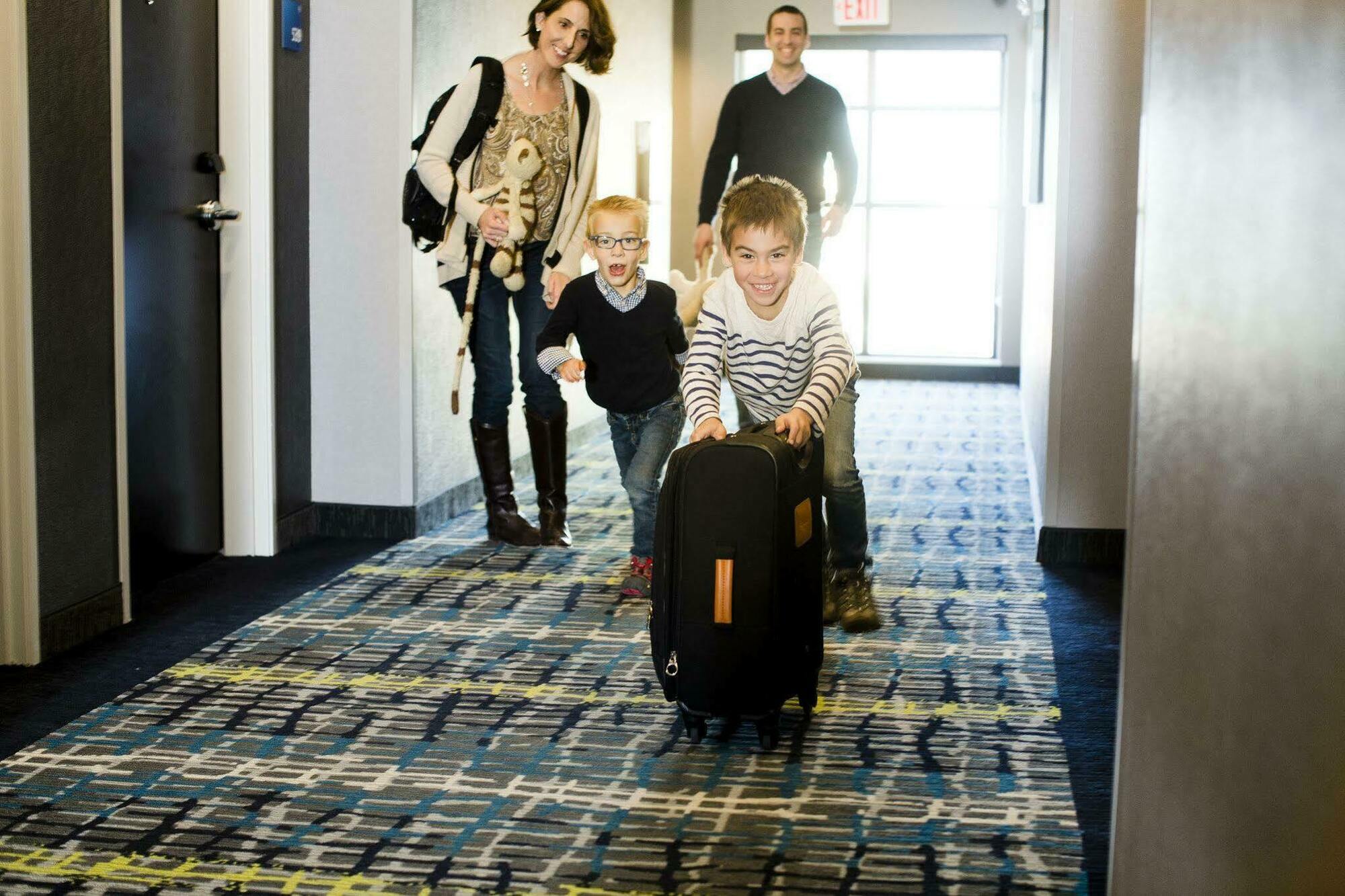 Holiday Inn Express & Suites Oklahoma City Downtown - Bricktown By Ihg Exterior foto